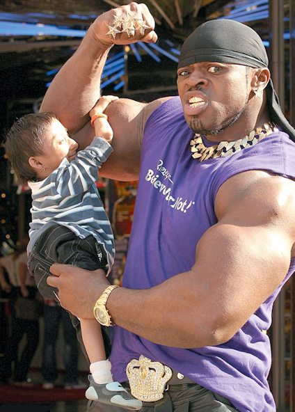 biceps-i-malyk-chovekl.jpg