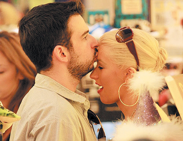 kiss_of_the_famous-3.jpg