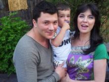 Жени Калканджиева, съпруга й Тачо и малкия Георги