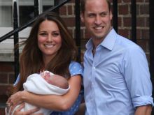 Кейт и Уилям с бебето си